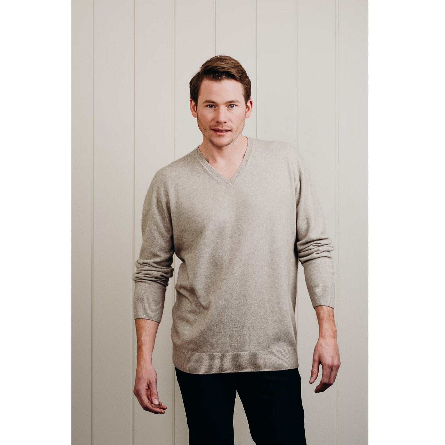 Men's beige Cashmere v neck sweater - Kapeka NZ